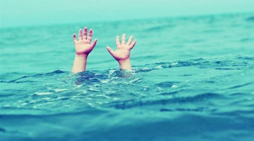 Leer de interpretatie van de droom van verdrinken in water door Ibn Sirin