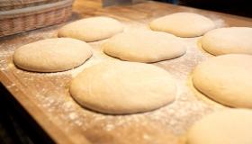 Какво е толкувањето на гледањето тесто и леб во сон од Ибн Сирин?