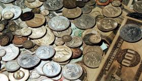 Научете го толкувањето на сонот за хартиени и метални пари од Ибн Сирин и толкувањето на сонот за собирање монети