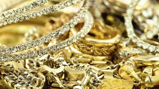 تفسير حلم الذهب في المنام للعزباء والمتزوجة واهداء الذهب في المنام وتفسير تحول الذهب إلى فضة في المنام