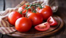 Ibn Sirini tõlgendus unes tomatite nägemisest, unes tomatite ostmisest ja unes tomatite kasvatamisest