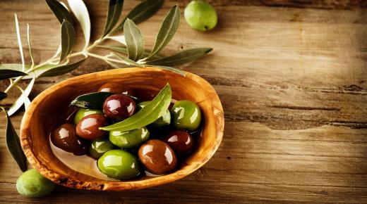 Hva er tolkningen av å se oliven i en drøm av Ibn Sirin?