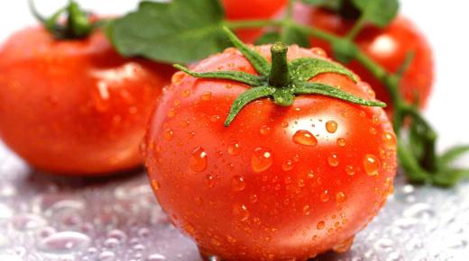 Најважните 55 толкувања за присуството на домати во сон од Ибн Сирин