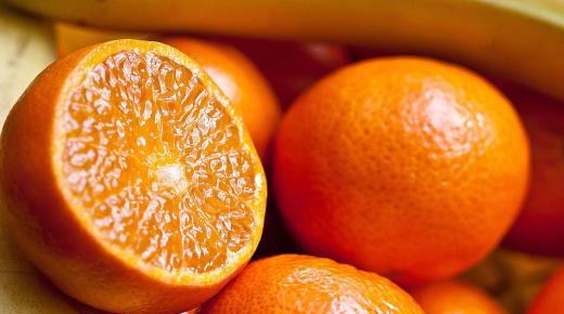 Wat is de interpretatie van de aanwezigheid van sinaasappelsap in een droom door Ibn Sirin?