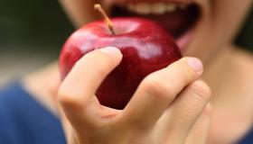 伊本西林吃蘋果的夢有什麼解釋？