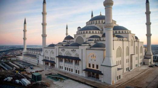 Paras aihe, joka ilmaisee moskeijoiden oikeuksia islamissa, Al-Aqsan moskeijan oikeuksia ja moskeijan asemaa islamissa