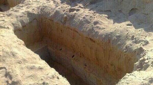 Lær tolkningen av drømmen om den gravde graven til Ibn Sirin
