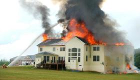 تفسير رؤية حريق البيت في المنام والحريق في بيت الاقارب في المنام والحريق في بيت الجيران في المنام