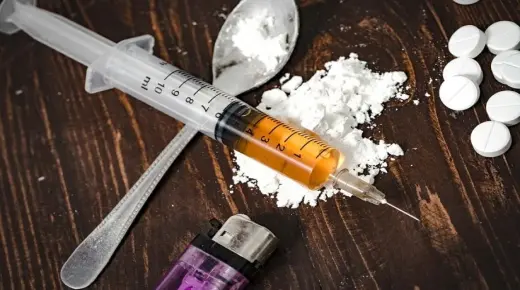 أهم 20 تفسير لرؤية المخدرات في المنام لابن سيرين