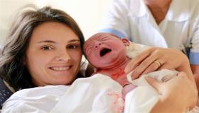 تفسير الولادة في الحلم للمتزوجة الغير حامل لابن سيرين