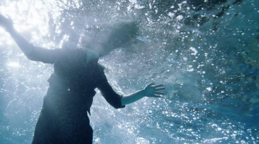ما هو تفسير حلم الغرق في البحر والموت لابن سيرين؟