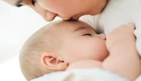 ما تفسير حلم إرضاع طفل للحامل لابن سيرين؟