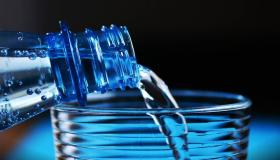 تفسير حلم شرب الماء للعزباء في المنام لابن سيرين