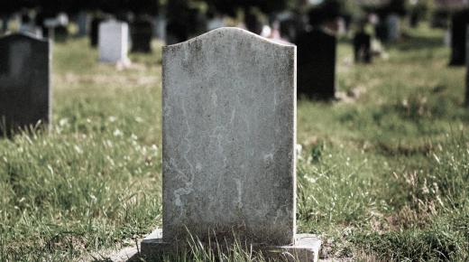أهم 7 دلالات لرؤية زيارة قبر الأب في المنام لابن سيرين