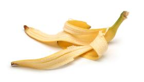 ما لا تعرفه عن فوائد قشر الموز للشعر