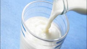 Најистакнатите 50 толкувања за гледање замрзнато млеко во сон од Ибн Сирин
