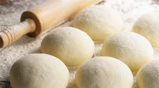 ການຕີຄວາມໝາຍຂອງການເຫັນແປ້ງໃນຄວາມຝັນ ໂດຍ Ibn Sirin ແມ່ນຫຍັງ? ແລະ knead dough ໃນຄວາມຝັນແລະກິນ dough ໃນຄວາມຝັນ