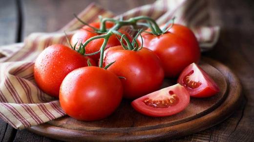 Wat is de interpretatie van een droom over tomaten in een droom van Ibn Sirin?