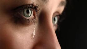 ما تفسير البكاء الشديد في المنام للعزباء؟ والبكاء الشديد في المنام للعزباء بدون صوت وتفسير حلم البكاء بحرقة للعزباء