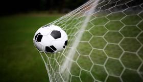 Lær de viktigste tolkningene av å se og spille fotball i en drøm av ledende tolker