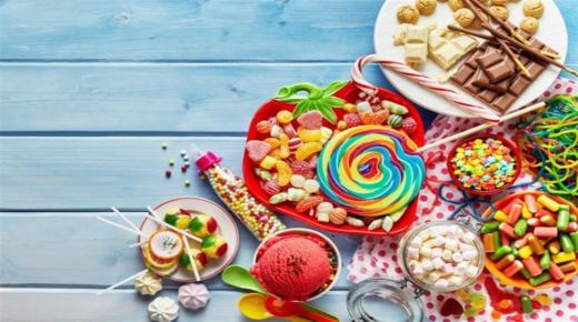 الحلوى في المنام وتفسير حلم اكل وشراء الحلويات لابن سيرين