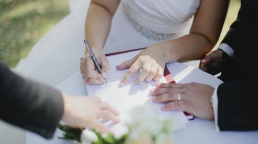 De meest nauwkeurige interpretatie van het zien van het huwelijkscontract in een droom voor alleenstaande en getrouwde vrouwen?