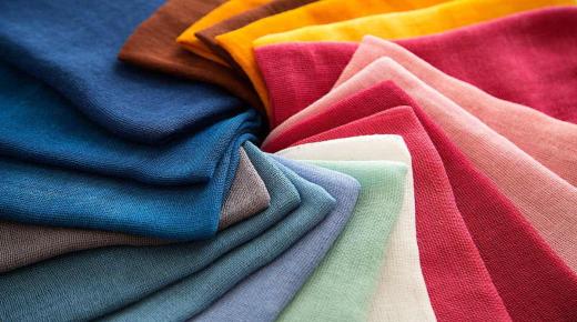 इब्न सिरिन के अनुसार सपने में रंगीन कपड़ा खरीदने के सपने की व्याख्या के बारे में जानें
