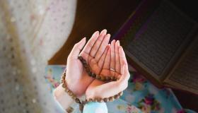 نماز کے لیے ابتدائی دعا کیا ہے اور کب کہی جاتی ہے اور اس کا حکم؟ کیا افتتاحی دعا نماز میں واجب ہے، اور کیا افتتاحی دعا کے لیے ایک سے زیادہ فارمولے ہیں؟