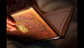 Wat is de interpretatie van een droom over het zien van een persoon die de koran van Ibn Sirin leest?