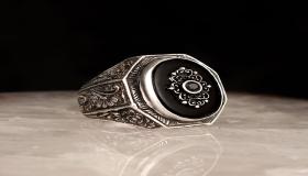 Meer dan 60 interpretaties van het zien van een zilveren ring in een droom door Ibn Sirin