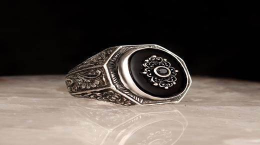 Више од 60 тумачења виђења сребрног прстена у сну од Ибн Сирина