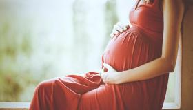 एक गर्भवती महिला इब्न सिरिन के लिए समय से पहले जन्म के सपने की व्याख्या क्या है?