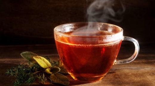 Më shumë se 60 interpretime të ëndrrës për të pirë çaj në ëndërr nga Al-Nabulsi dhe Ibn Sirin