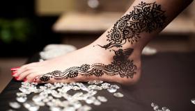 De belangrijkste en meest nauwkeurige 70 interpretaties van een droom over henna op de voeten van een alleenstaande vrouw