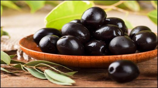 Ongakwazi ngokubona ama-olives amnyama ephusheni ngu-Ibn Sirin