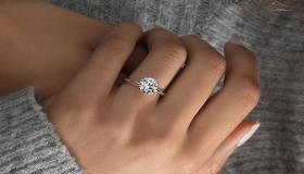 အိမ်ထောင်ရှင်အမျိုးသမီးအတွက် အိမ်မက်ထဲမှာ လက်စွပ်တစ်ကွင်းအကြောင်း အိပ်မက်ရဲ့ အဓိပ္ပာယ်က ဘာလဲ။