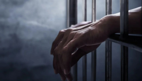Kaj pomeni videti zapornika v sanjah zapustiti zapor?