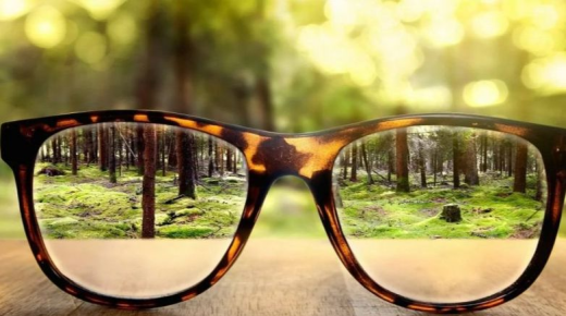 Mer enn 30 tolkninger av å se briller i en drøm av Ibn Sirin