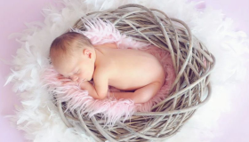 أهم 20 تفسير لحلم ولادة ولد جميل للحامل لابن سيرين