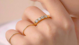 एक लड़की के लिए सोने की अंगूठी पहनने के सपने की व्याख्या में इब्न सिरिन ने क्या कहा?