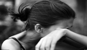 شادی شدہ عورت کے خواب میں رونے کی 70 سے زائد تعبیریں