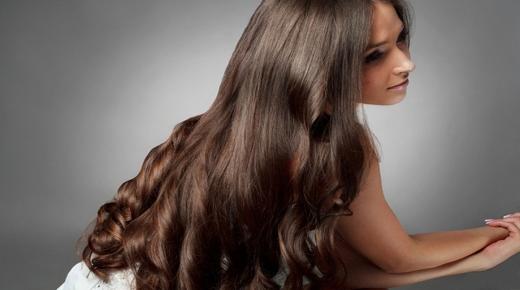 Tolkning av långt hår i en dröm för ensamstående kvinnor, gifta kvinnor, gravida kvinnor och män