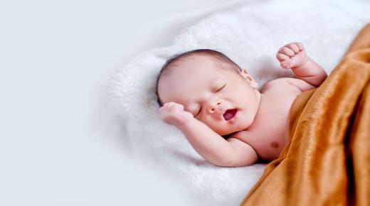 Wat is de interpretatie van het zien van een pasgeboren baby in een droom en hem Ibn Sirin noemen?