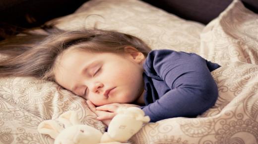 20 најважнијих тумачења виђења моје ћерке у сну од Ибн Сирина