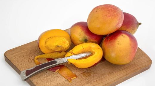 Den viktigste 30 tolkningen av en drøm om mango i en drøm av Ibn Sirin