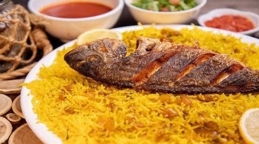 Kakvo je tumačenje sna jedenja ribe s rižom od Ibn Sirina?