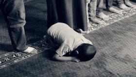 Hva er bønnene som blir sagt når man ber? Og ved konklusjonen? Minner før bønnen og minner om åpningen av bønnen