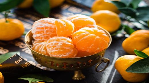 Lees Ibn Sirin se interpretasie om mandaryne in 'n droom te sien of te eet