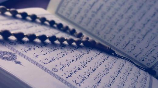 Veelbelovende interpretaties van het zien lezen van de Koran met een mooie stem in een droom