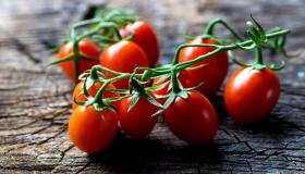 Hva er tolkningen av tomater i en drøm av Ibn Sirin?